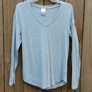 A long  sleeve gray woman's shirt/NWNT